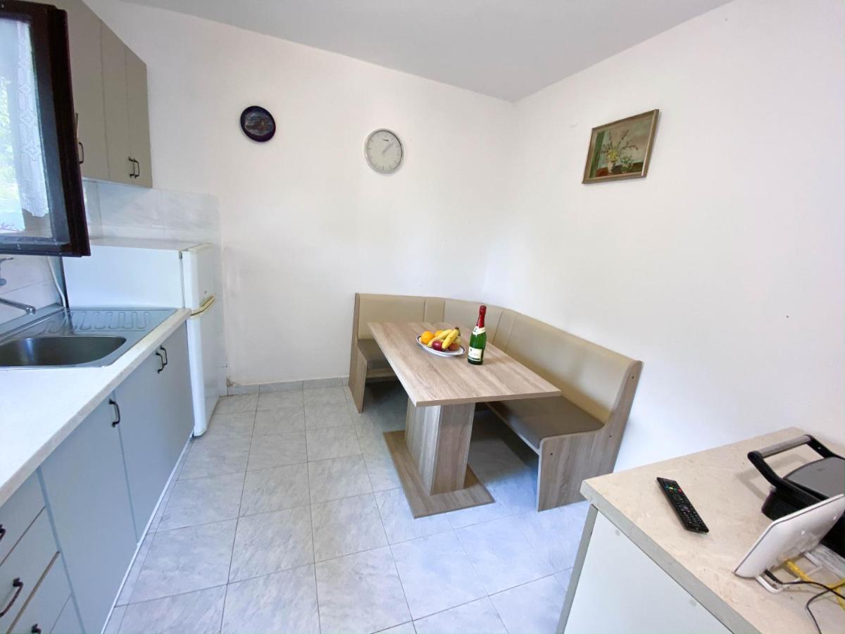 Donji Okrug  Seaview & Beachfront Apartments Jakov מראה חיצוני תמונה